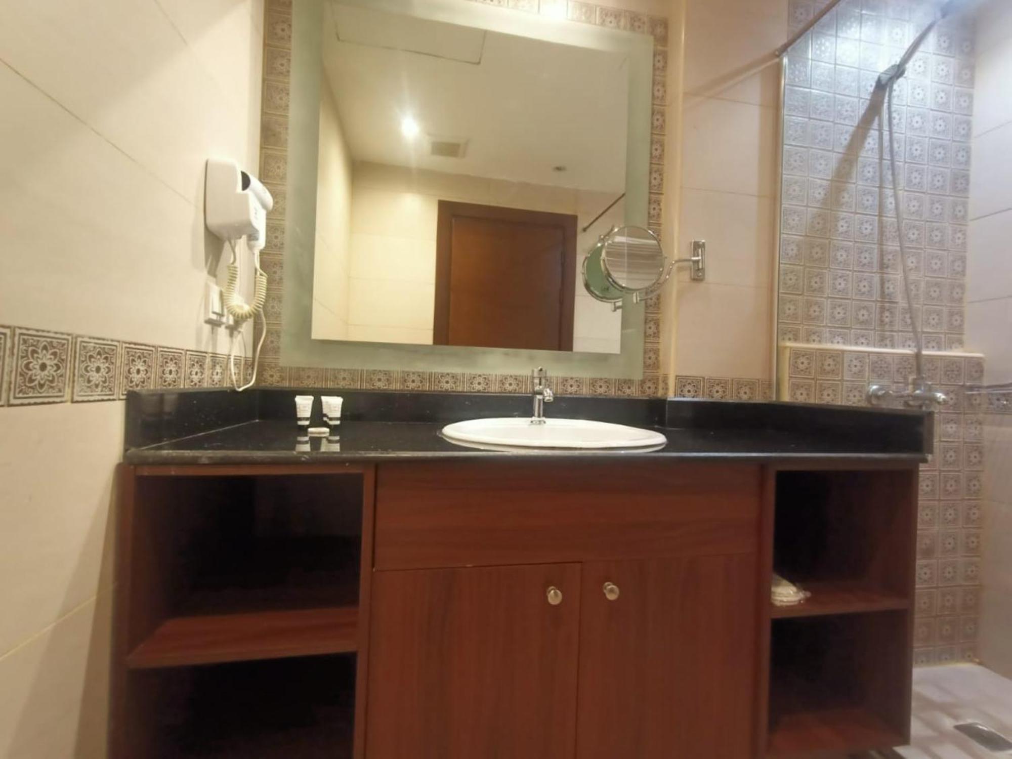 Quiet Jeddah Al Hamra酒店 外观 照片